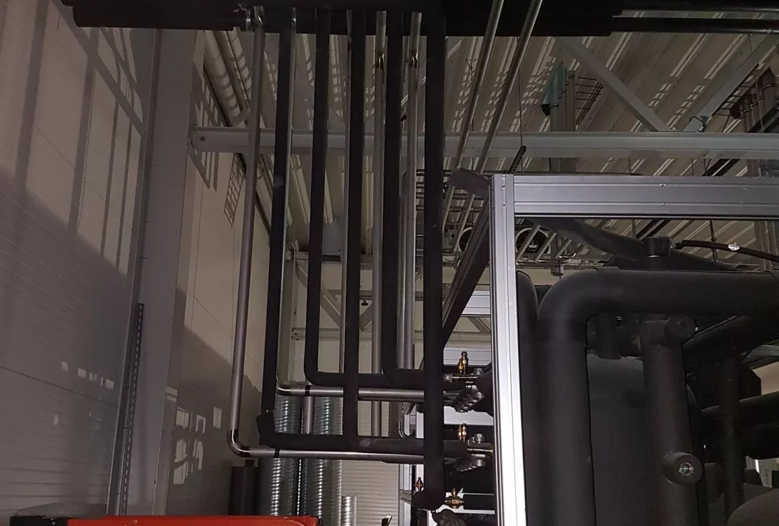 Rörinstallation och svetsning av kompressorn