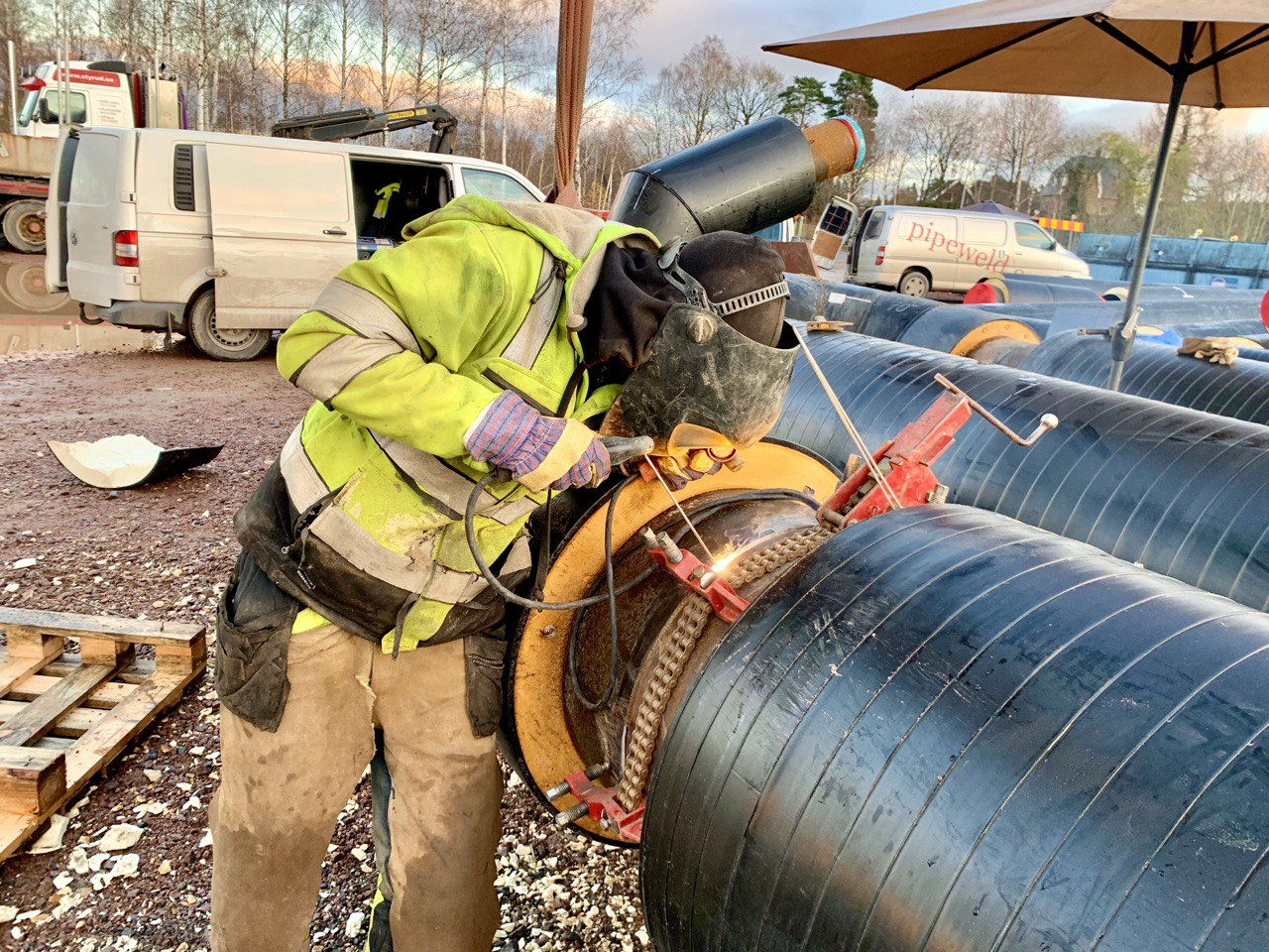 butt welding in process, district heating pipes