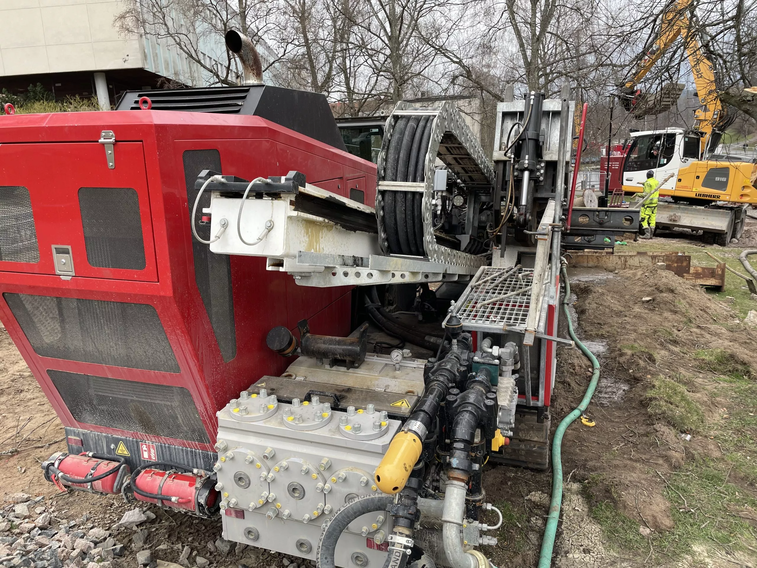 Trenchless pipe installation