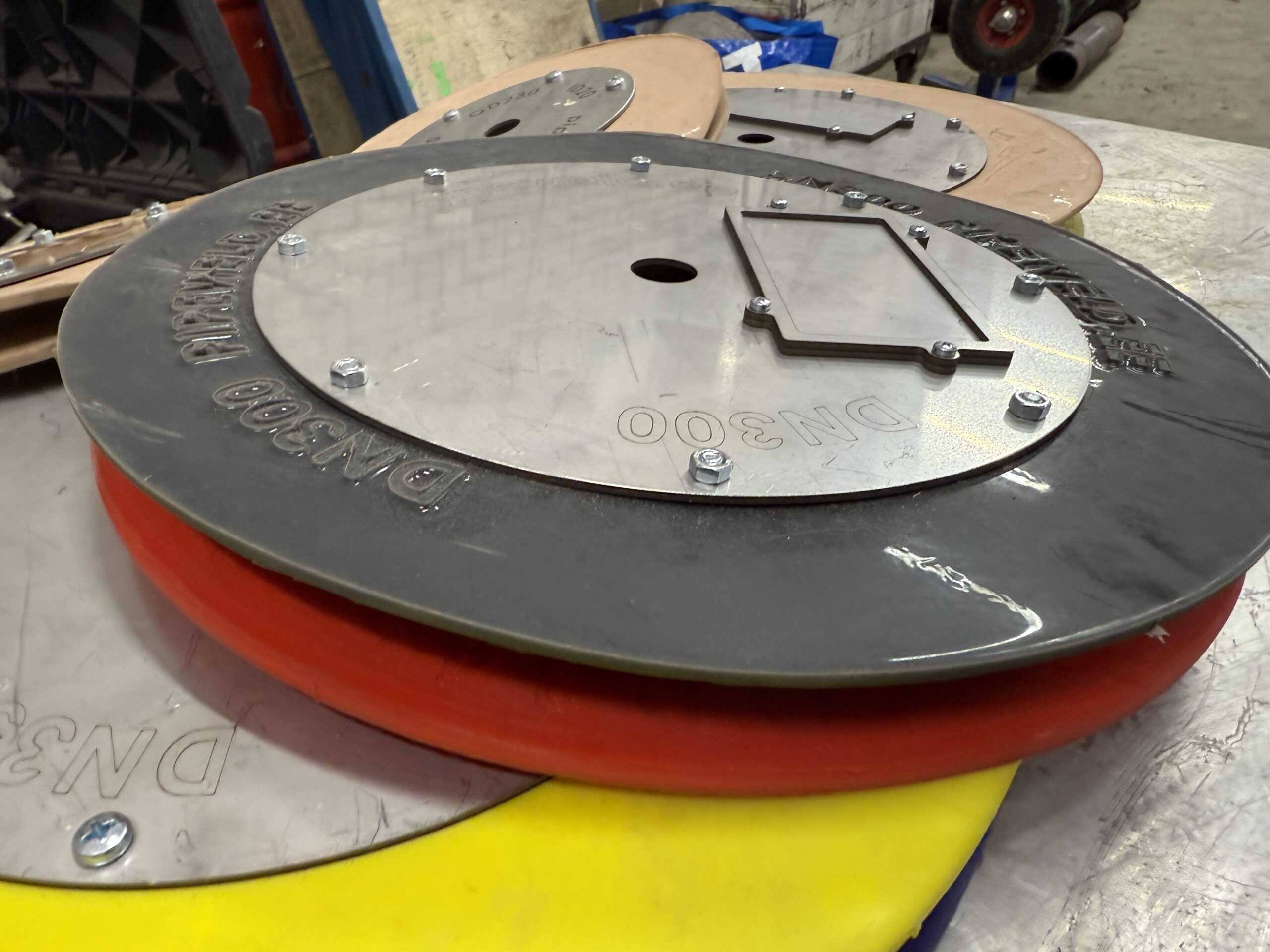 Несколько силиконовых заглушек разного диаметра для системы поддува труб при сварке TIG
