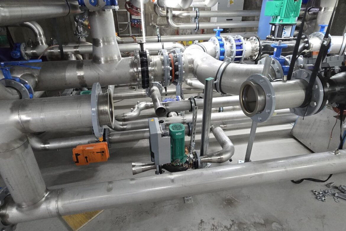 mechanical-contractor-dense-piping-module-industrial-installation-oslo-norway.