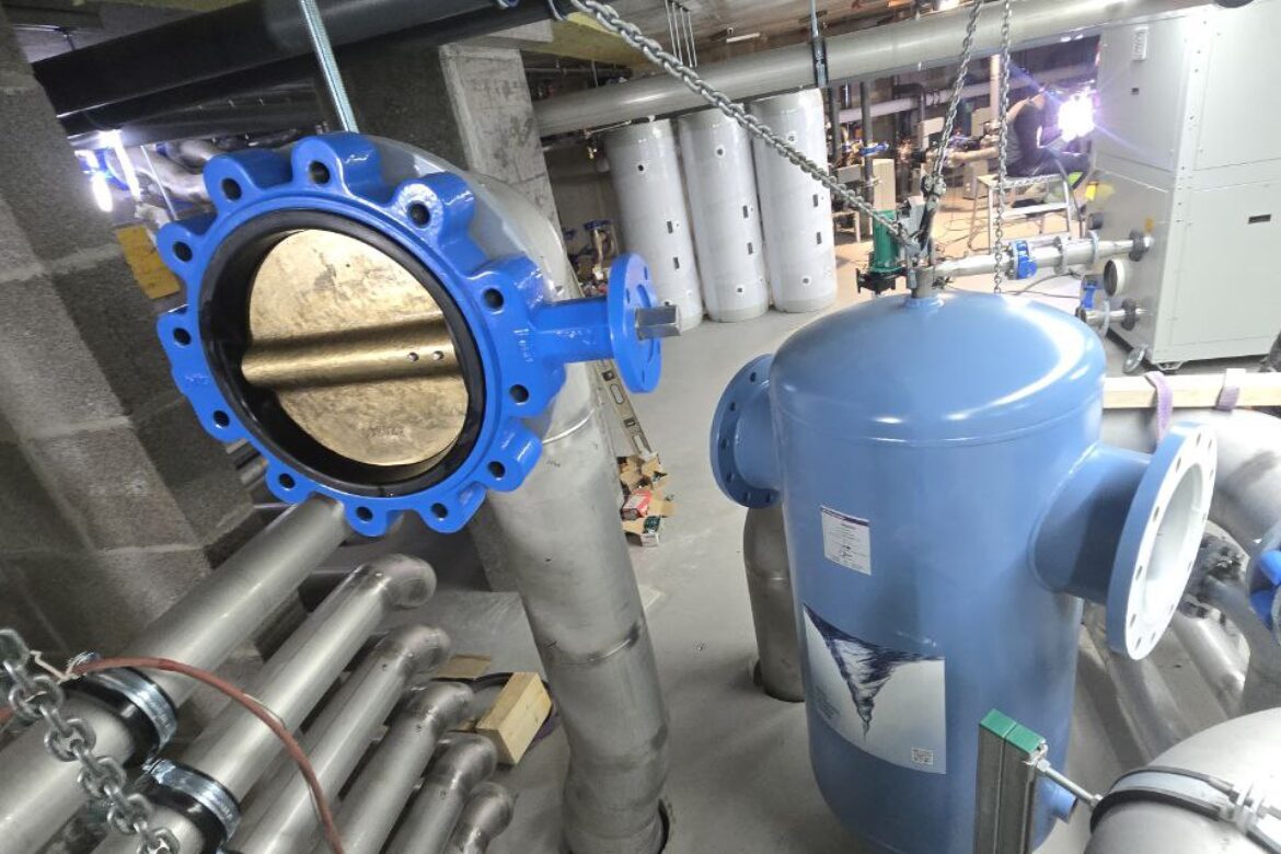 mechanical-contractor-preparation-vortex-filter-installation-oslo-norway.