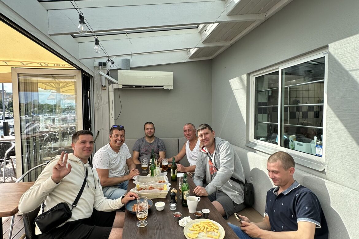 piping-installation-team-lunch-seaside-restaurant