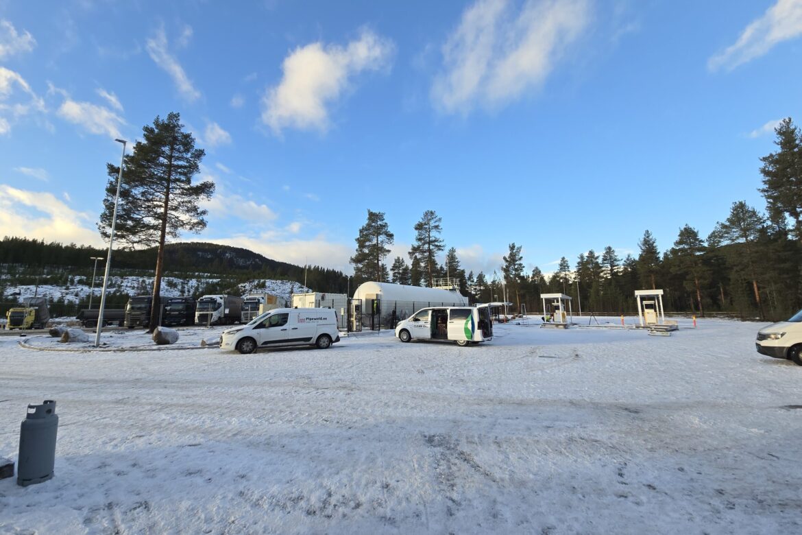 welding-contractor-lpg-fuel-station-installation-oslo-norway-blue-sky.