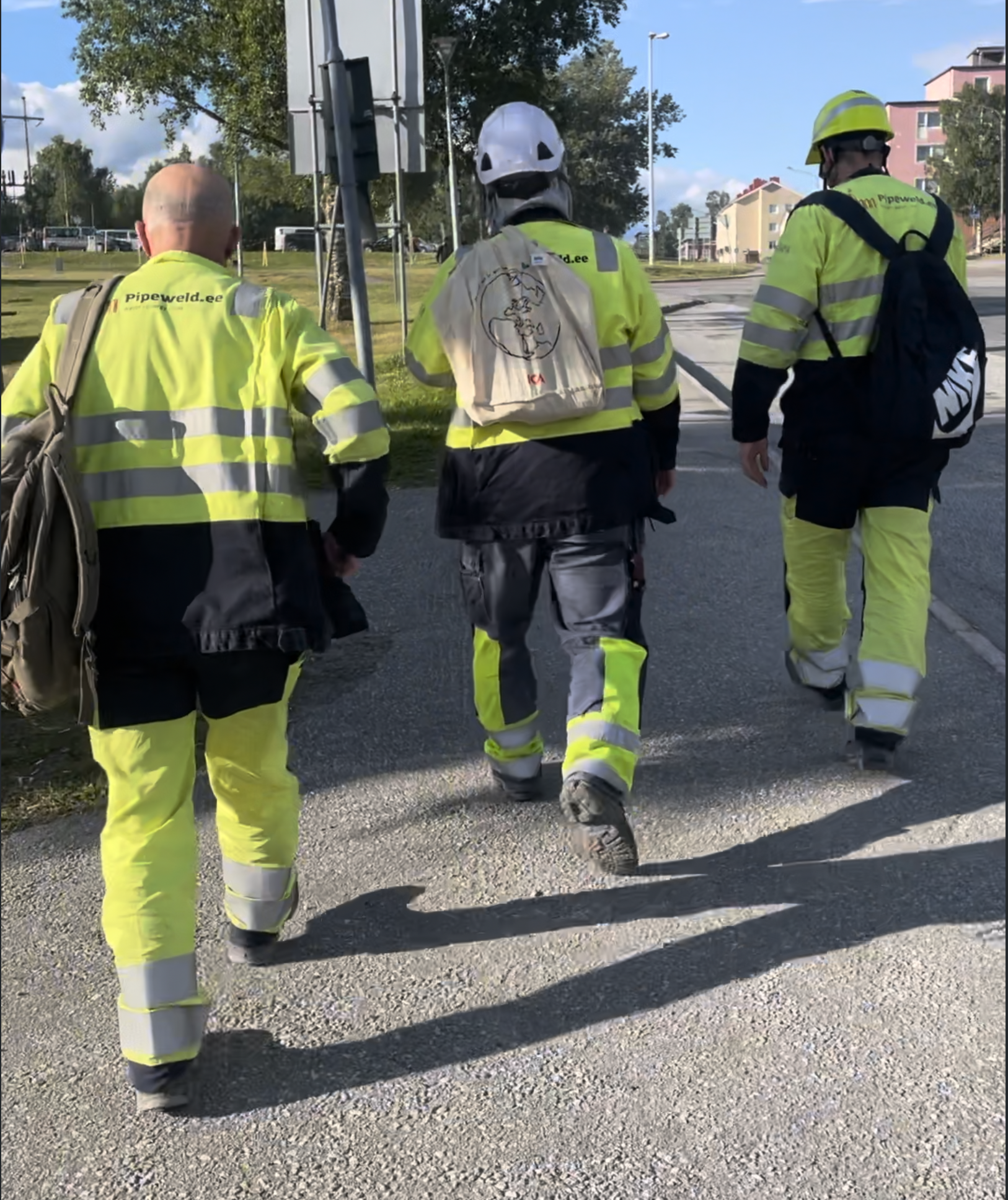 Anbefal en dyktig rørsveiser, rørmontør, industrimekaniker eller arbeidsleder til Pipeweld.ee og få opptil €1 000.
